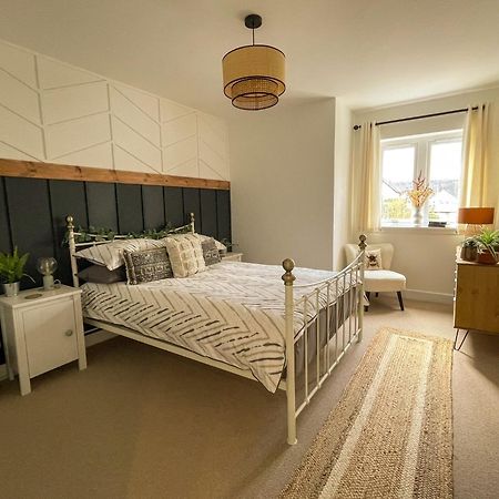 Stylish, Central Home With Open-Plan Living Fort William Buitenkant foto