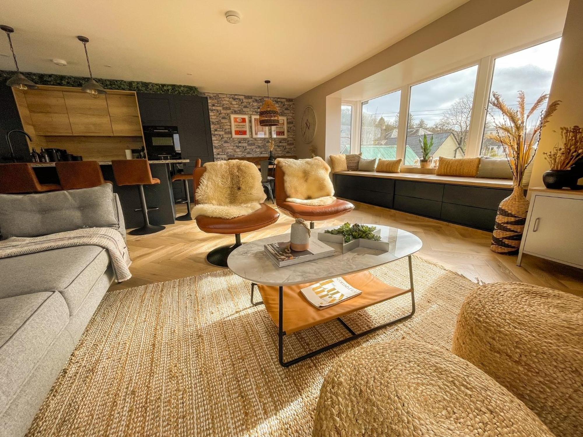 Stylish, Central Home With Open-Plan Living Fort William Buitenkant foto